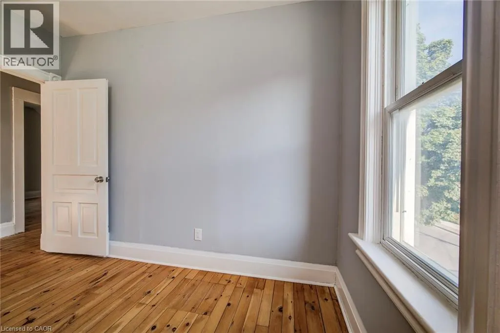 44 YOUNG Street E