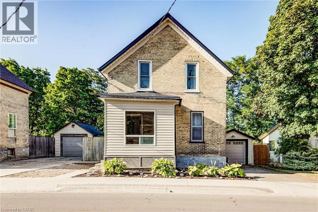 44 YOUNG Street E
