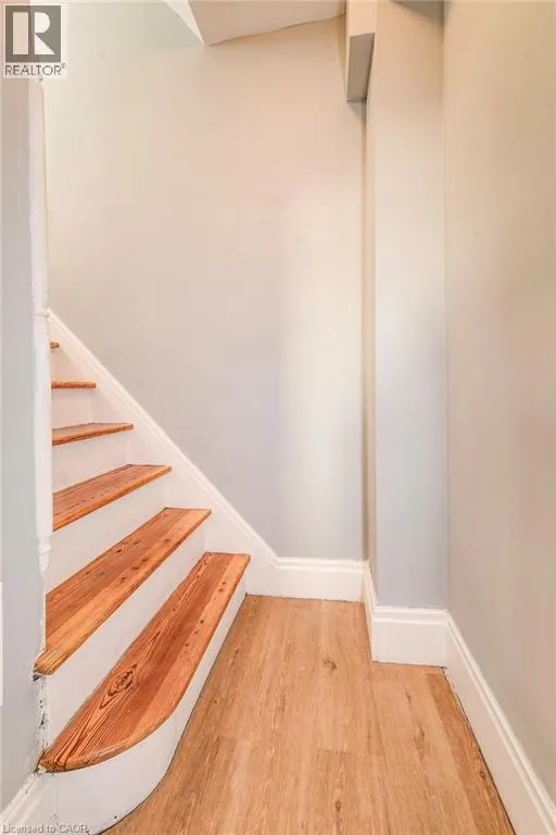 44 YOUNG Street E