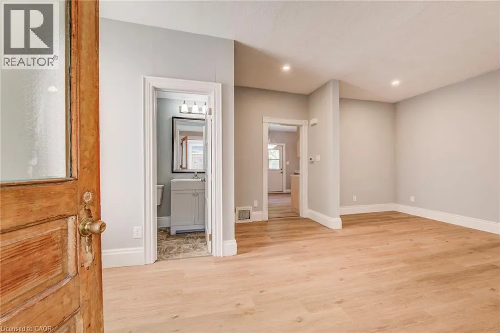 44 YOUNG Street E