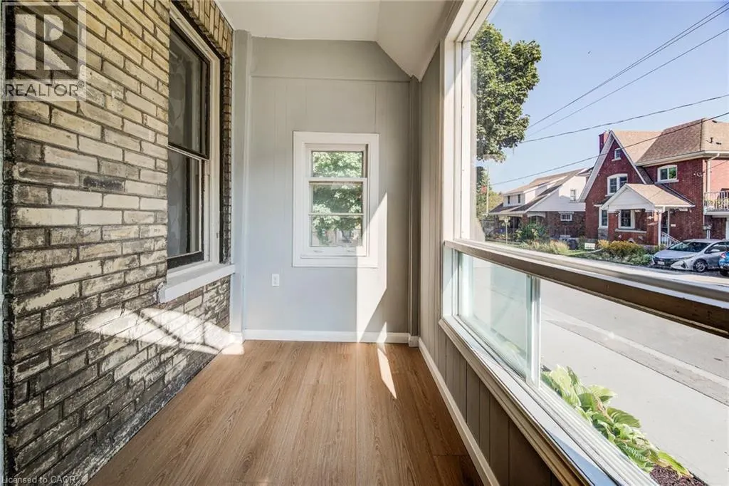 44 YOUNG Street E