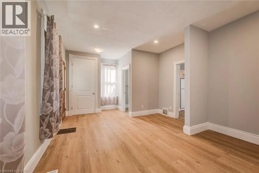 44 YOUNG Street E