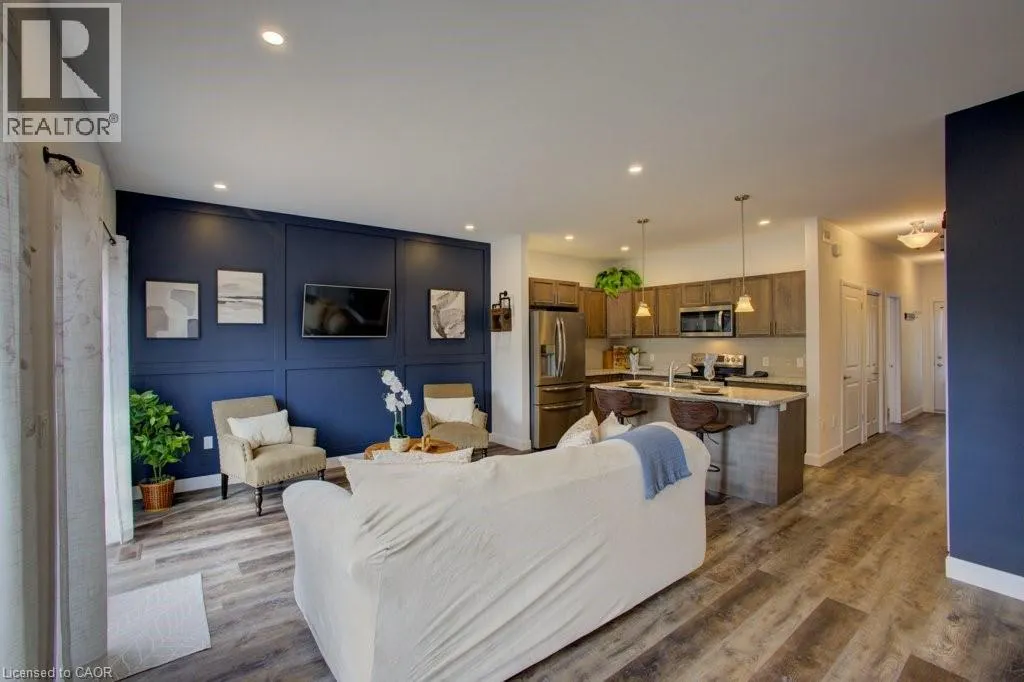 24 GEORGE Street N Unit# 16, #16