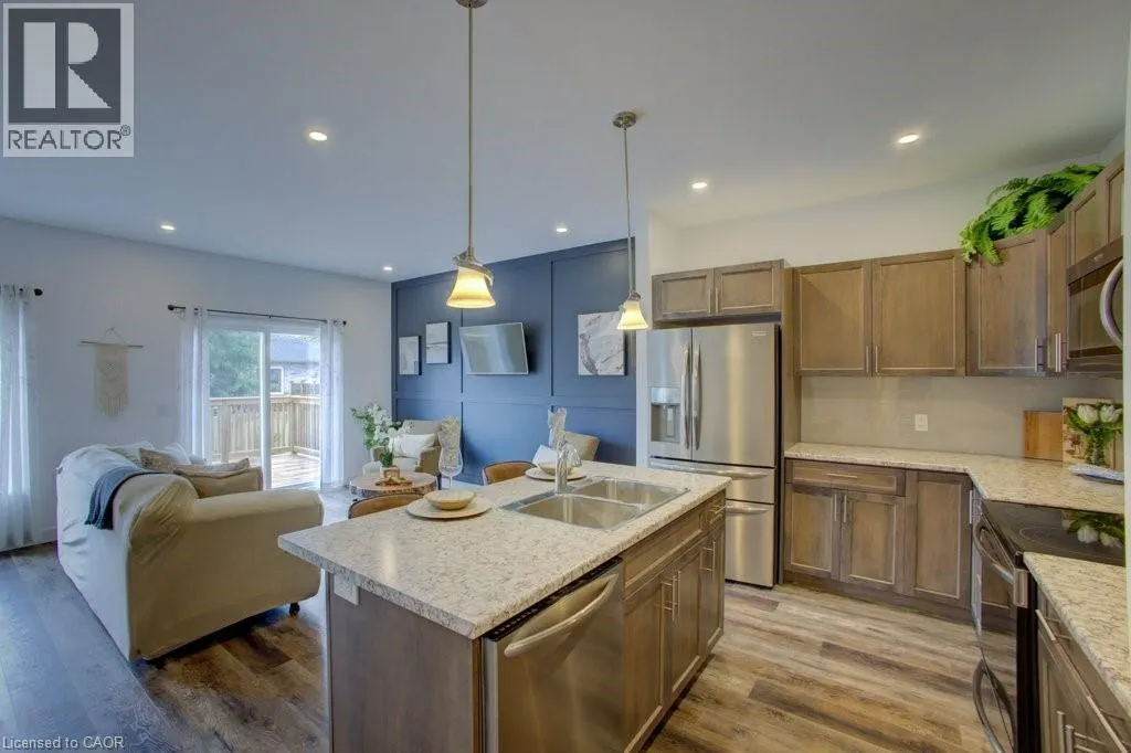 24 GEORGE Street N Unit# 16, #16