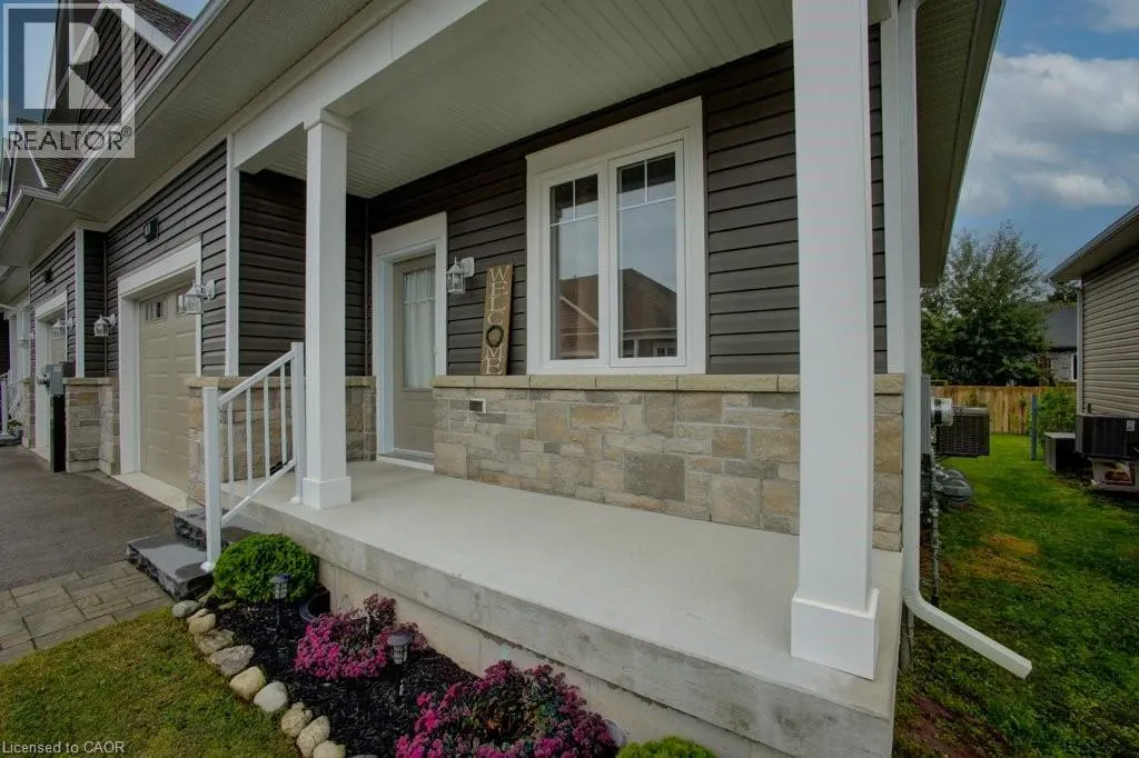 24 GEORGE Street N Unit# 16, #16