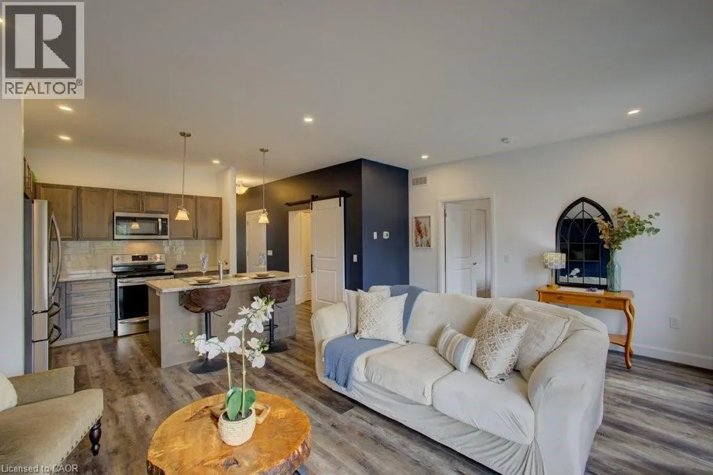 24 GEORGE Street N Unit# 16, #16