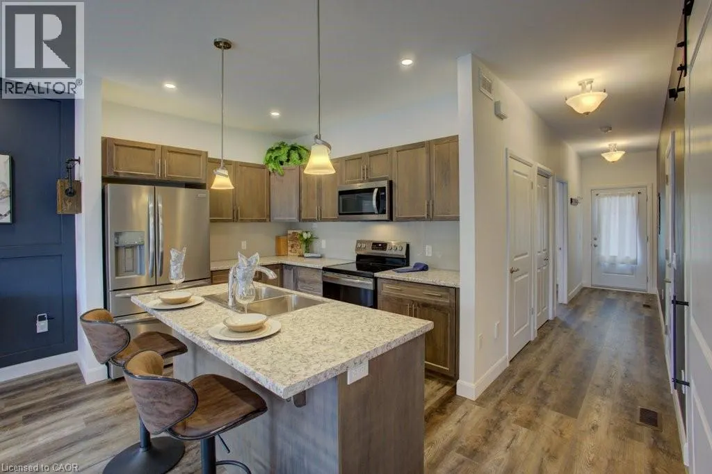 24 GEORGE Street N Unit# 16, #16