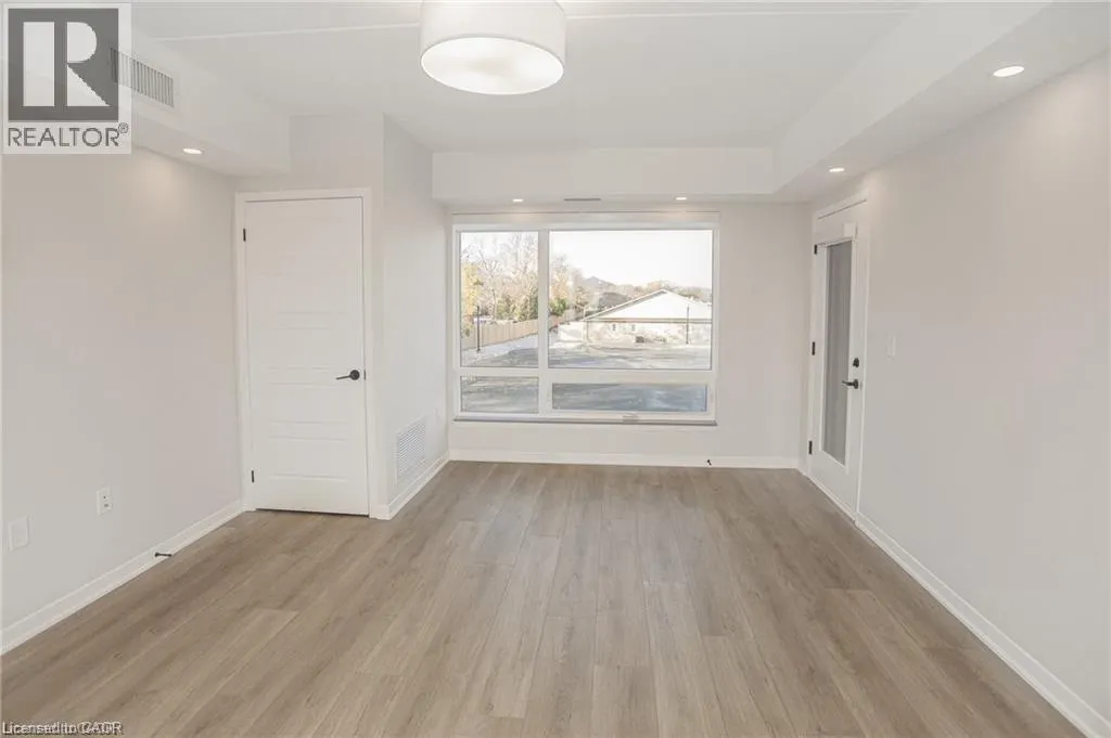 3998 VICTORIA Avenue Unit# 202, #202
