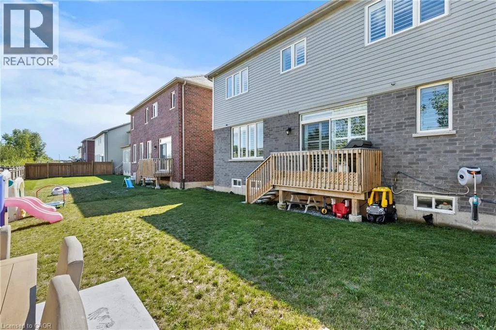 62 ESTHER Crescent