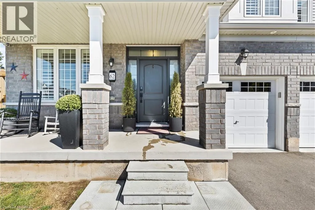 62 ESTHER Crescent