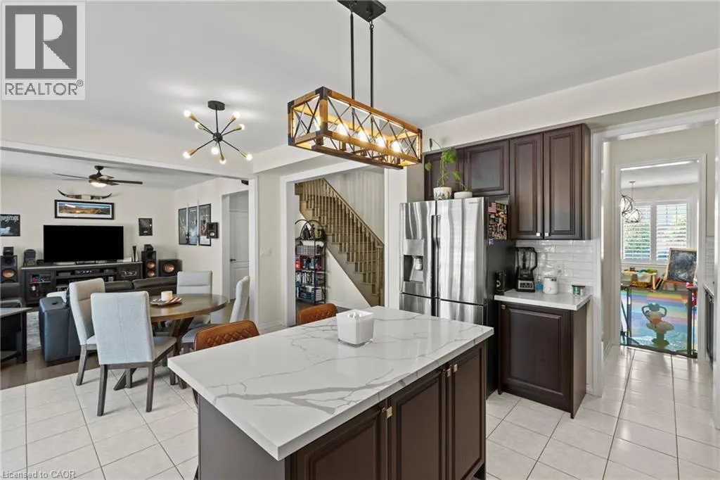 62 ESTHER Crescent