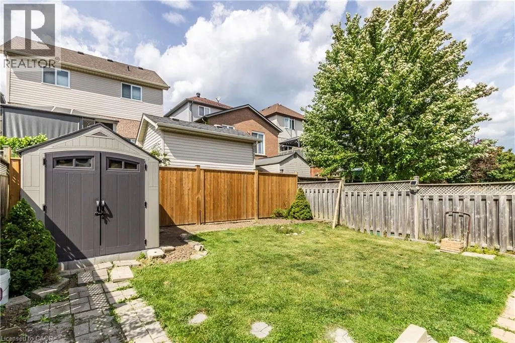 194 HOLLYRIDGE Crescent