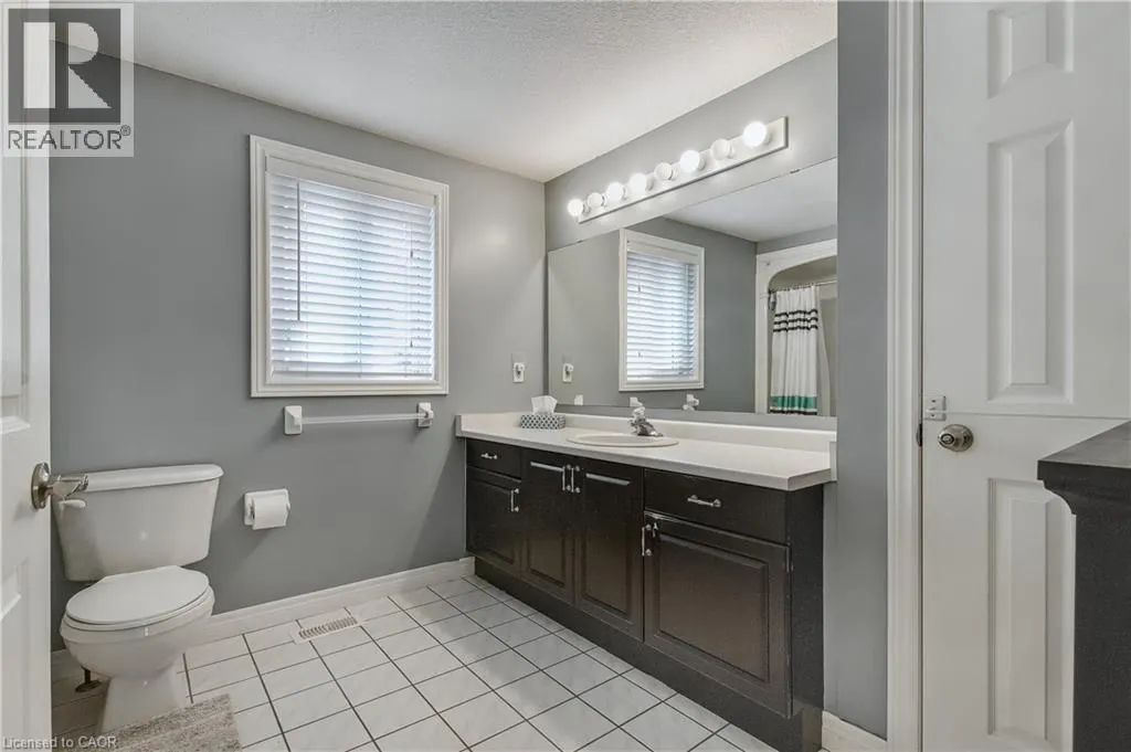 194 HOLLYRIDGE Crescent
