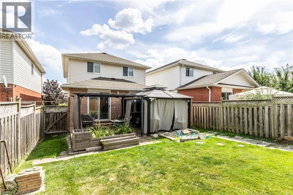 194 HOLLYRIDGE Crescent