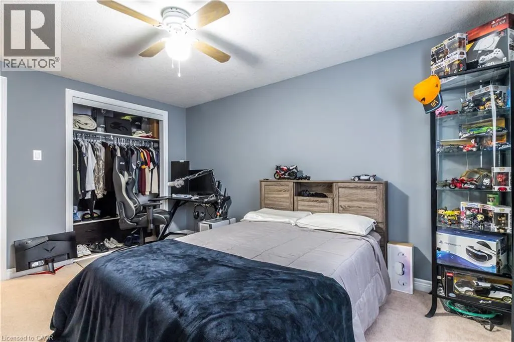 194 HOLLYRIDGE Crescent