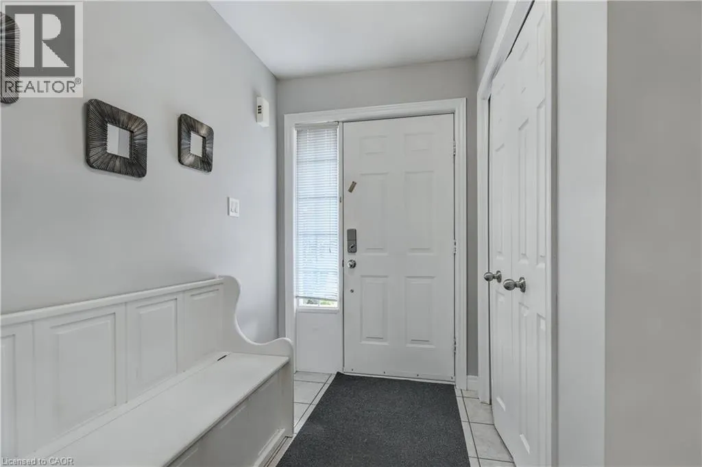 194 HOLLYRIDGE Crescent