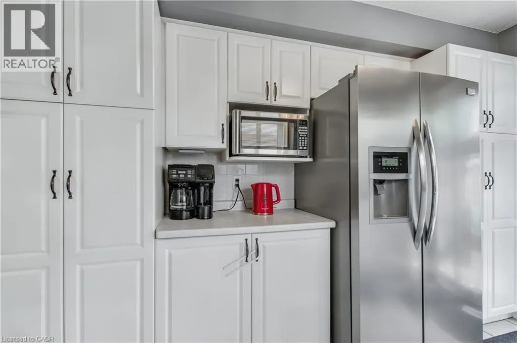 194 HOLLYRIDGE Crescent