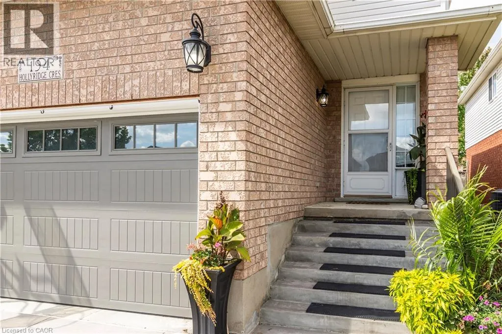 194 HOLLYRIDGE Crescent