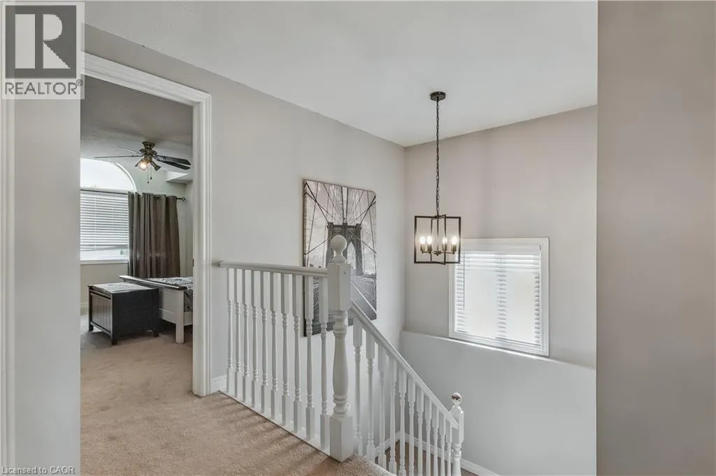 194 HOLLYRIDGE Crescent
