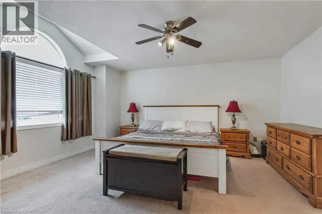 194 HOLLYRIDGE Crescent