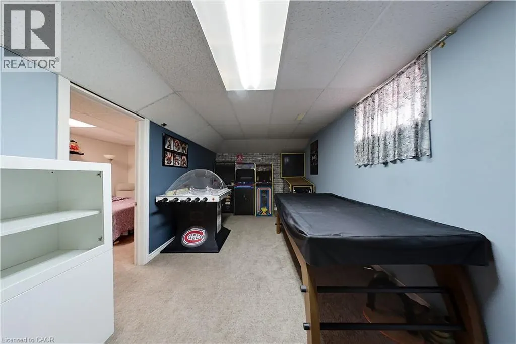 194 HOLLYRIDGE Crescent