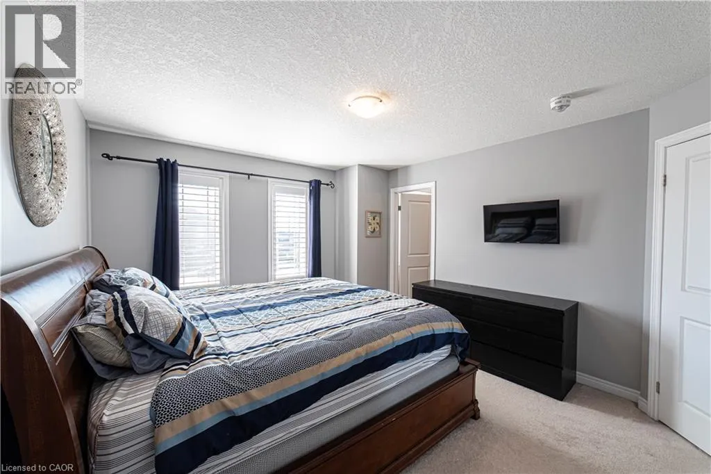 28 KINGSBOROUGH Drive