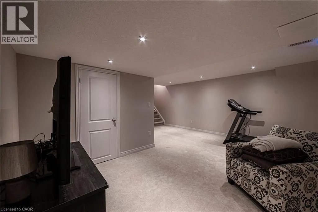 28 KINGSBOROUGH Drive