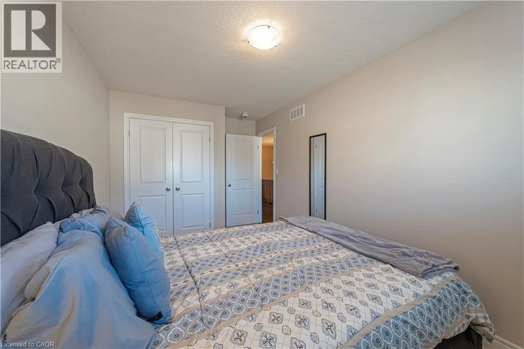 28 KINGSBOROUGH Drive