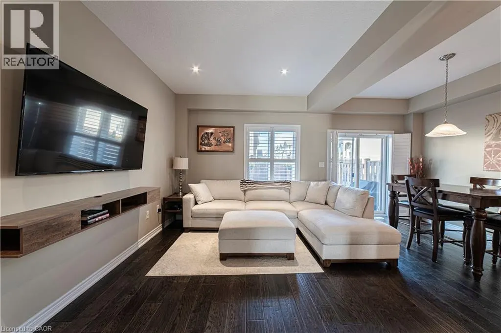 28 KINGSBOROUGH Drive
