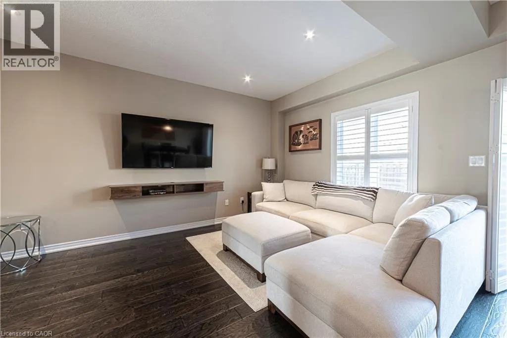 28 KINGSBOROUGH Drive