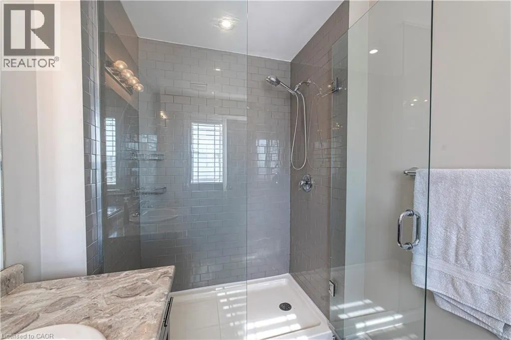 28 KINGSBOROUGH Drive