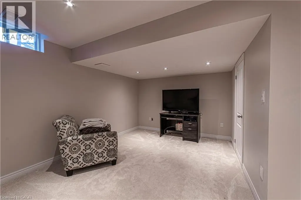 28 KINGSBOROUGH Drive