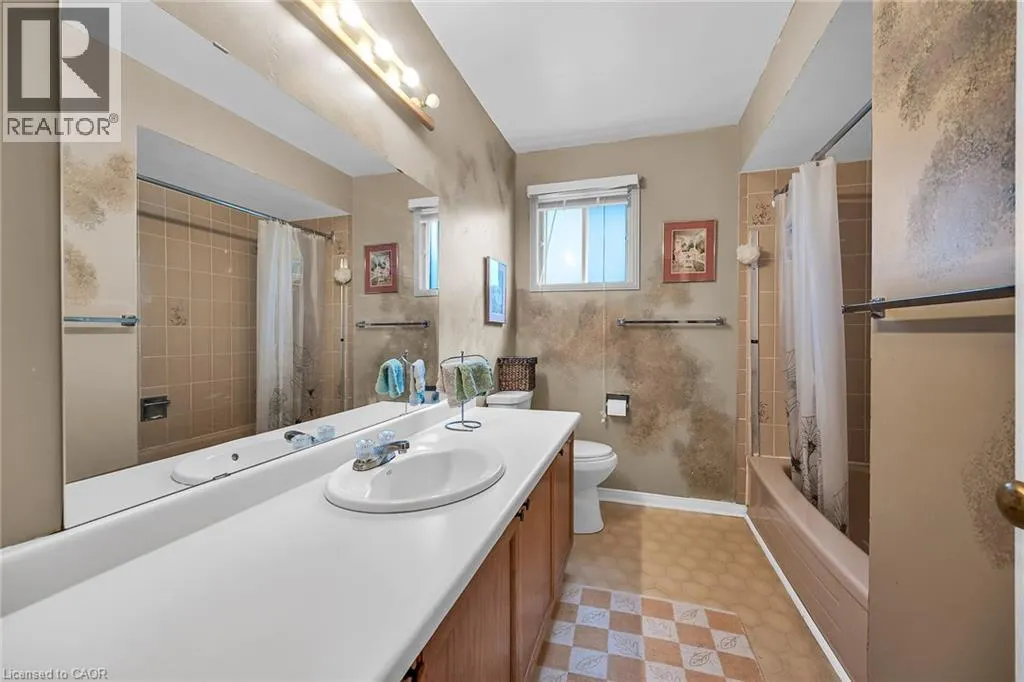 70 GOLFVIEW Crescent