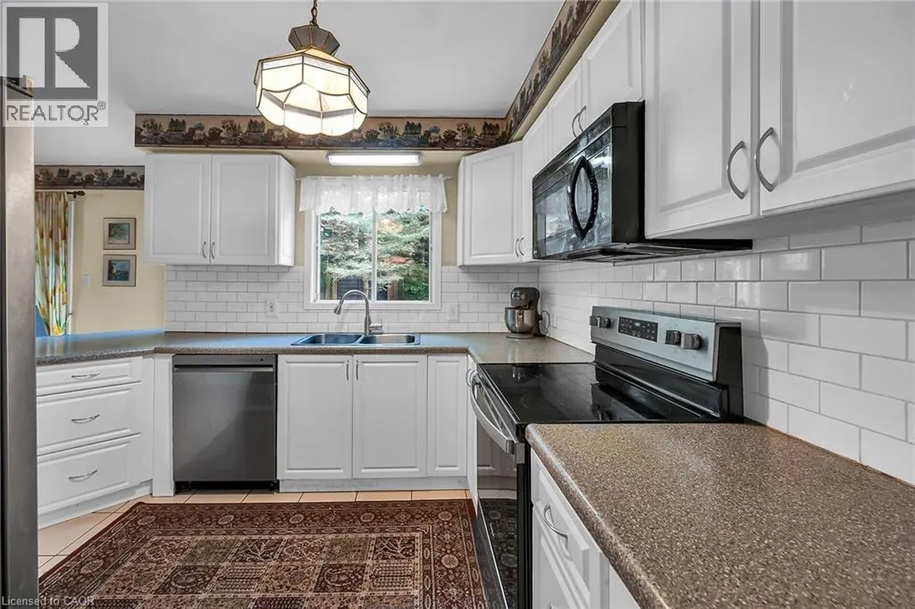 70 GOLFVIEW Crescent