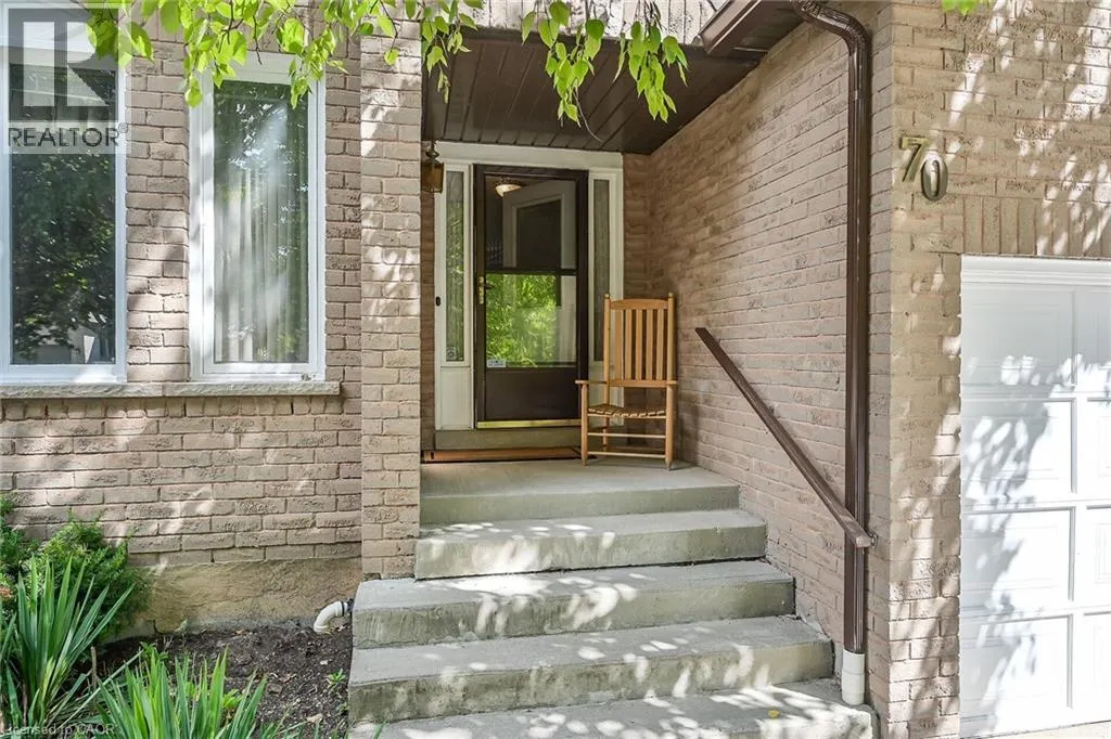 70 GOLFVIEW Crescent