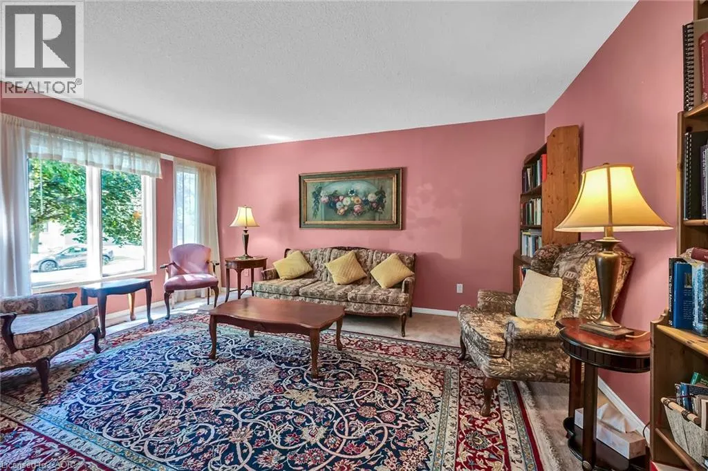 70 GOLFVIEW Crescent