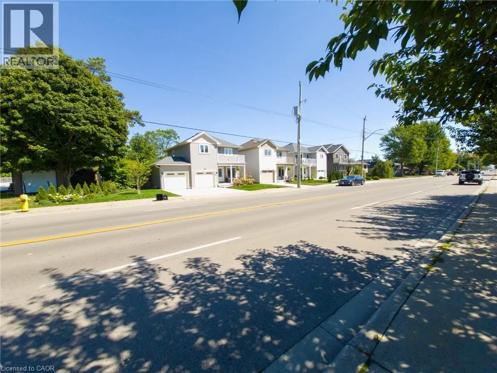 822 MAIN Street