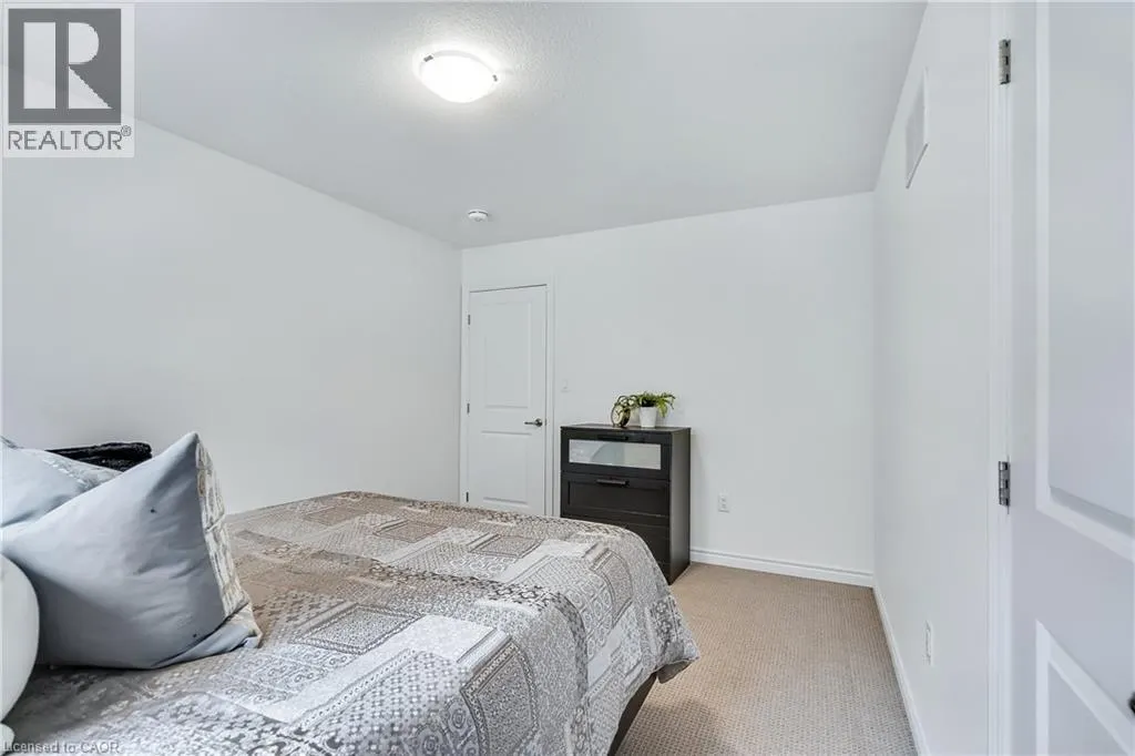 84 COOKE Avenue