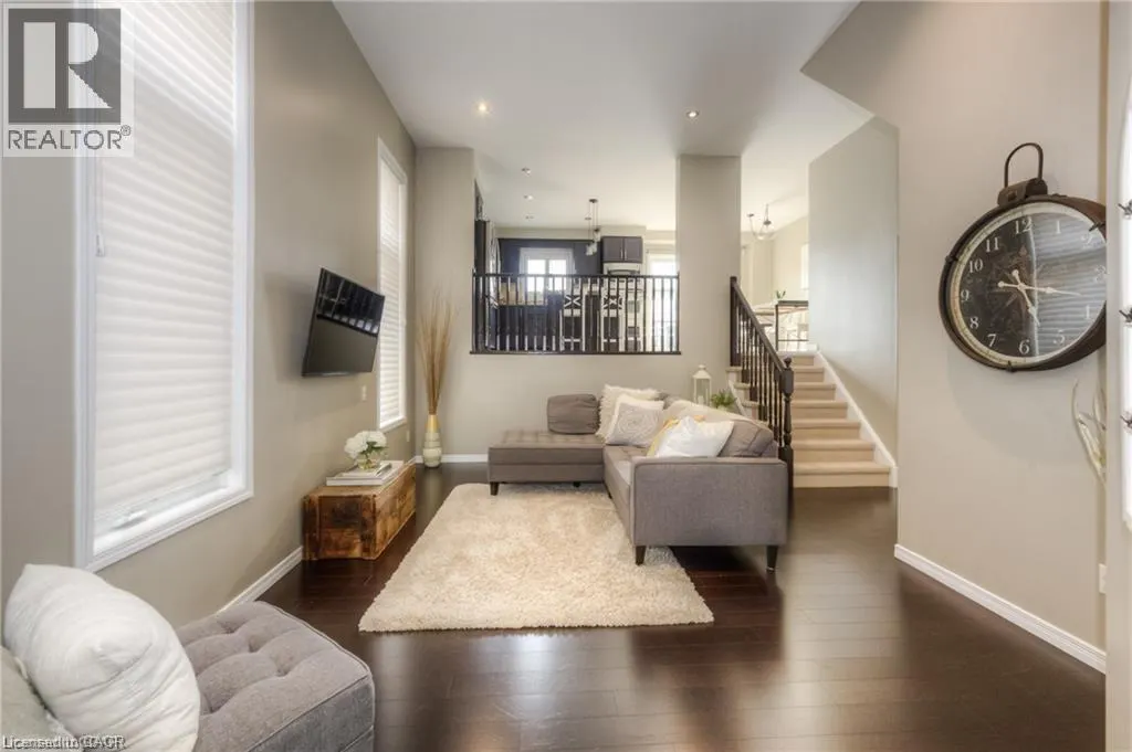 207 HARDCASTLE Drive