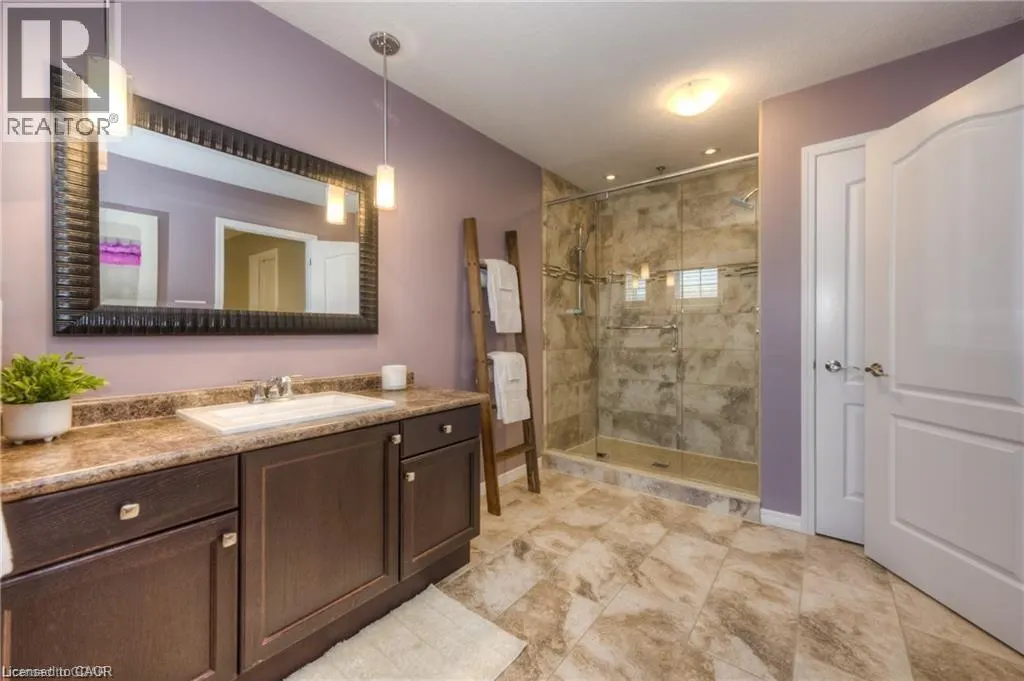 207 HARDCASTLE Drive