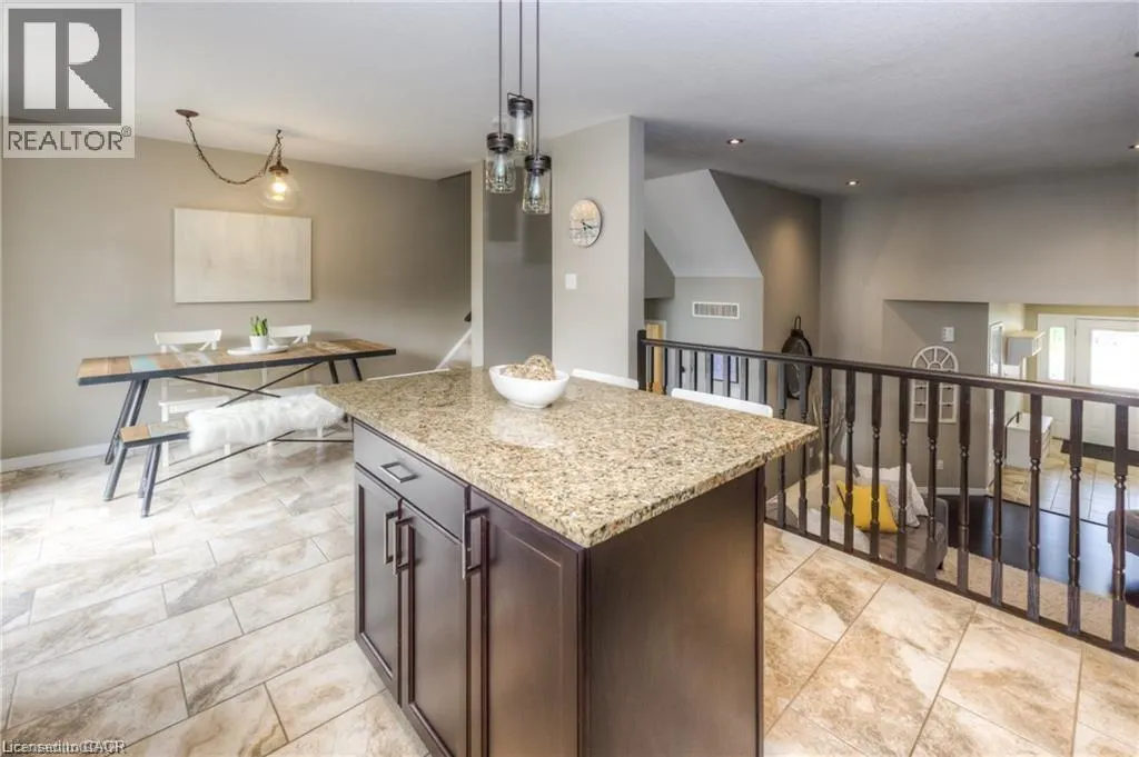 207 HARDCASTLE Drive