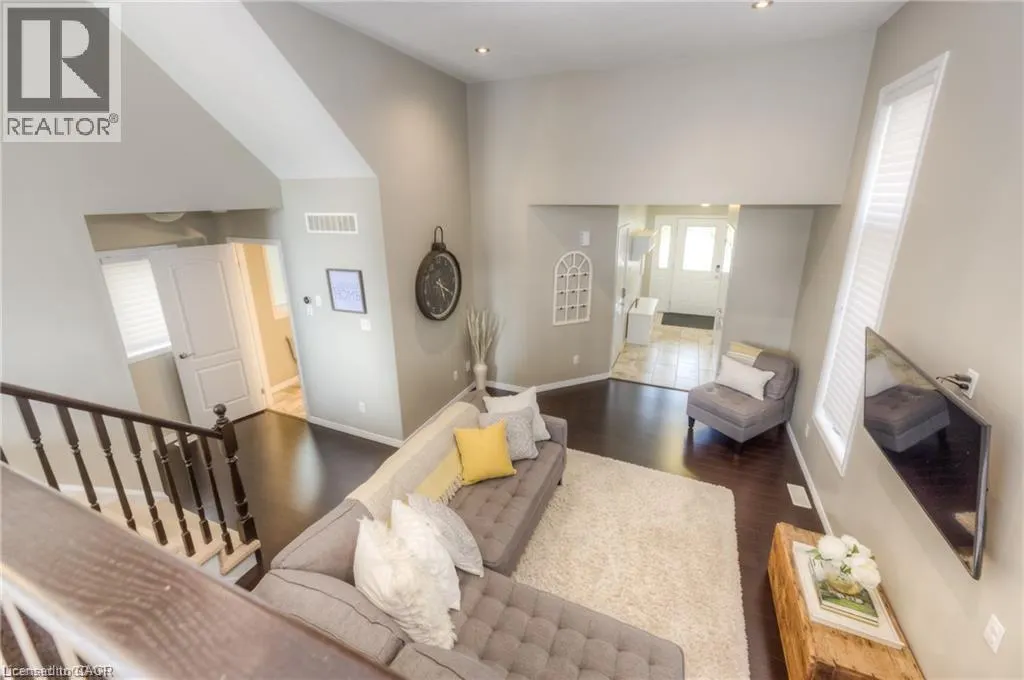207 HARDCASTLE Drive