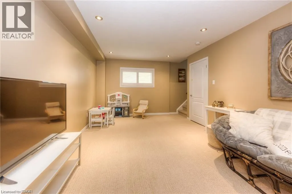 207 HARDCASTLE Drive