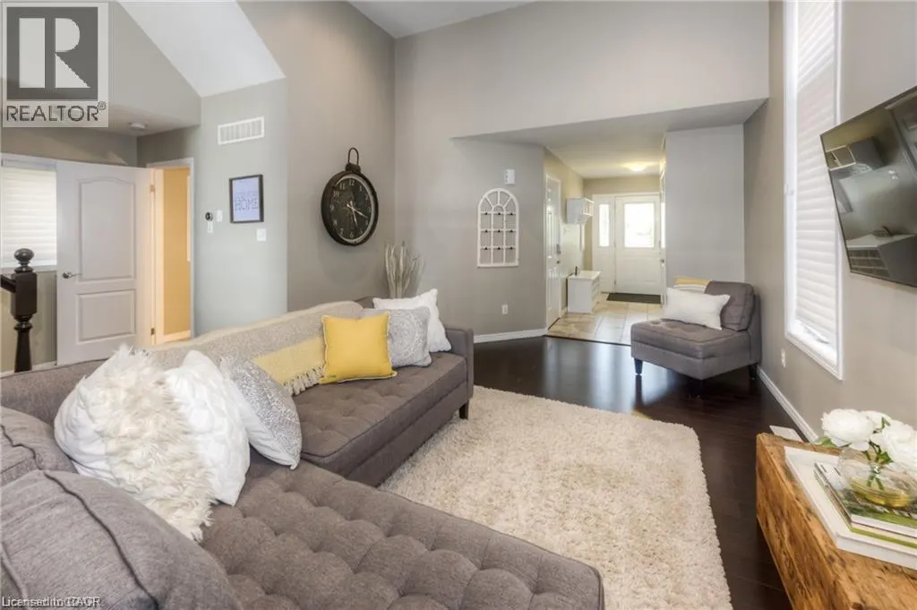 207 HARDCASTLE Drive