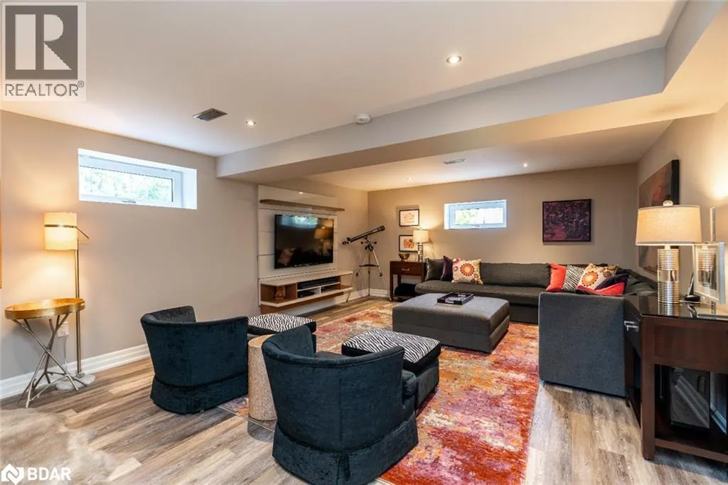 2 SUNNYSIDE Avenue