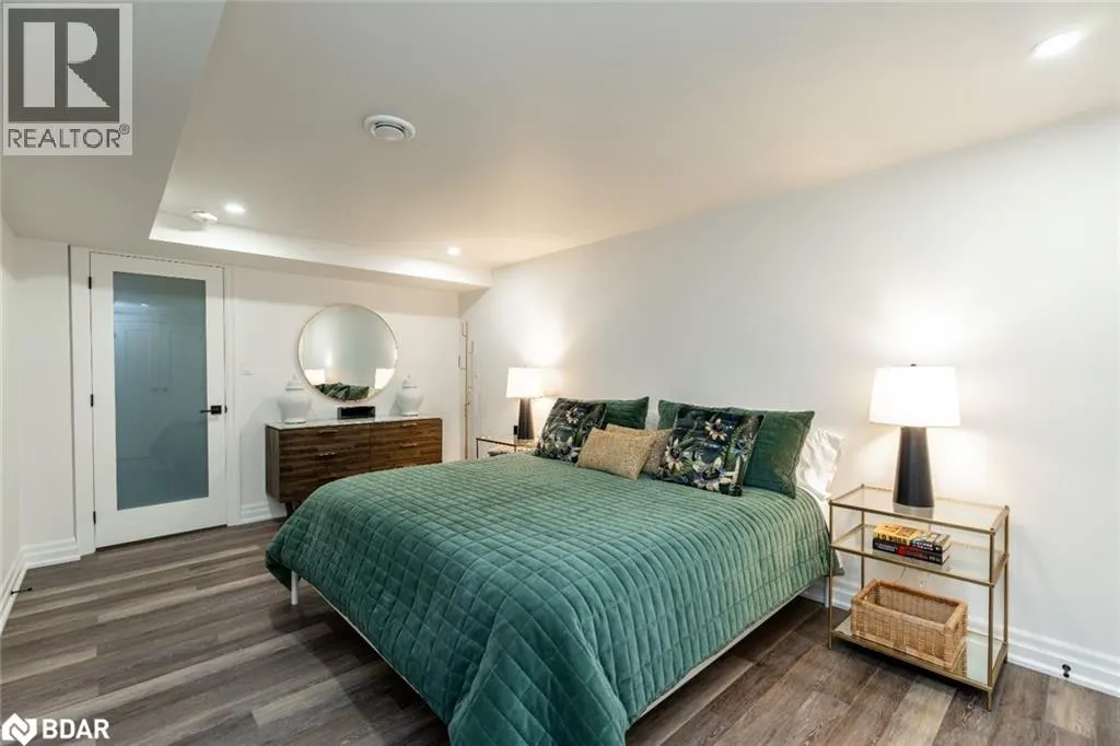 2 SUNNYSIDE Avenue
