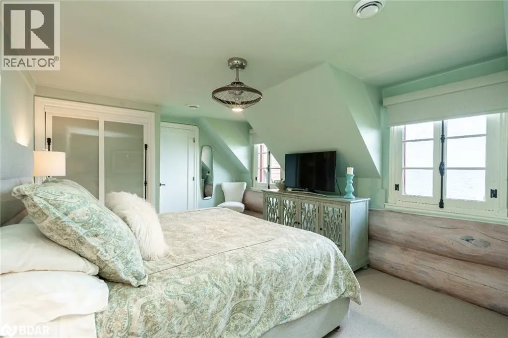 2 SUNNYSIDE Avenue