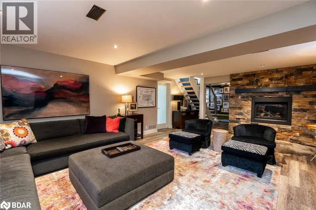 2 SUNNYSIDE Avenue