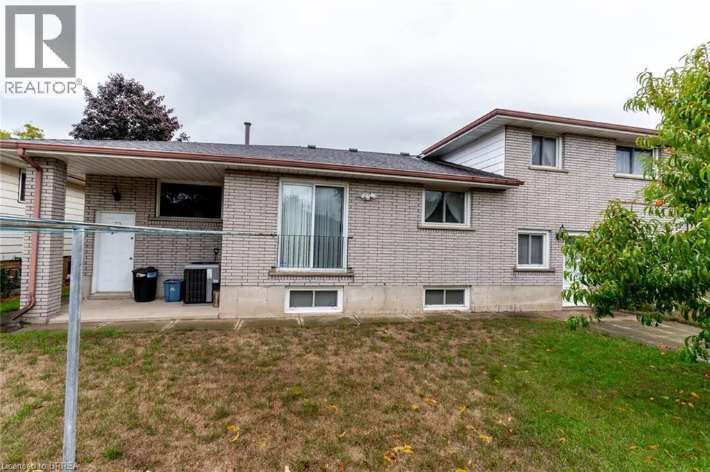 32 AVONDALE Crescent
