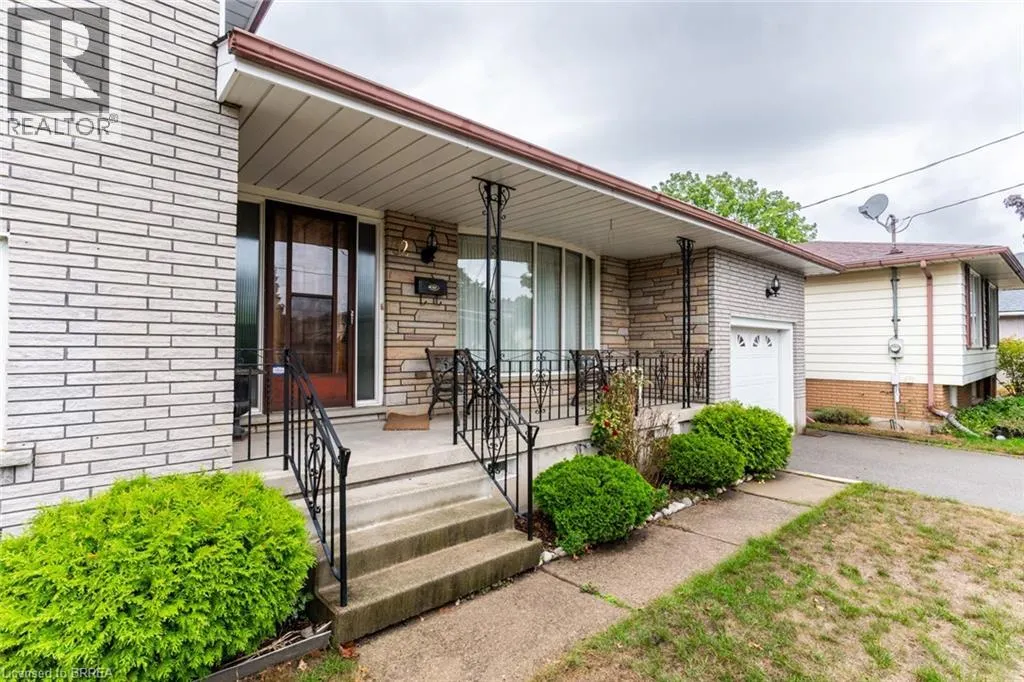 32 AVONDALE Crescent